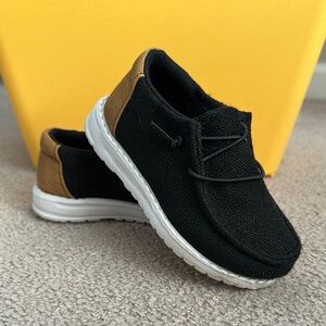 Kids hey dudes slip on